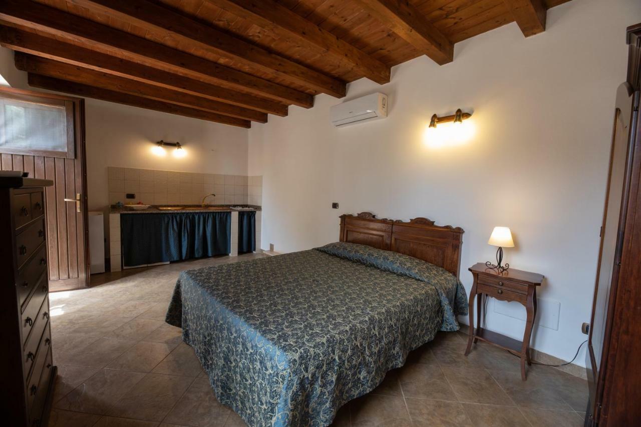 Agriturismo Masseria Sant' Elia Arenella  Pokoj fotografie